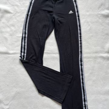 Adidas hlače vl. 34 /TOTALNA ČISTKA