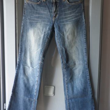 AMADEUS - ŽENSKE HLAČE TRAPERICE 38 M