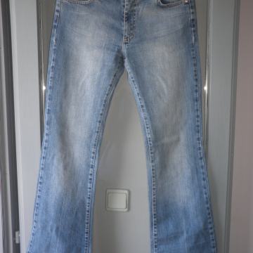 AMADEUS - ŽENSKE HLAČE TRAPERICE 38 M