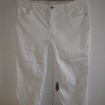 AMADEUS - ŽENSKE LAGANE PAMUČNE KAPRI HLAČE 44 L