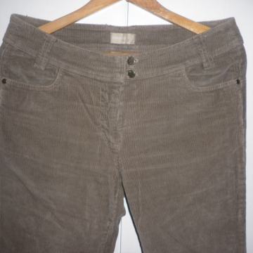 AMADEUS - ŽENSKE TOPLE SAMTANE HLAČE 40 M