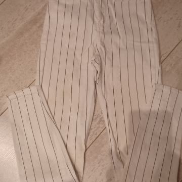 Bershka bijele hlače