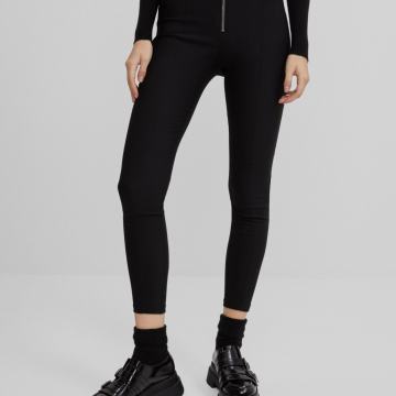 Bershka crne hlače sa zipom vl.M /TOTALNA ČISTKA