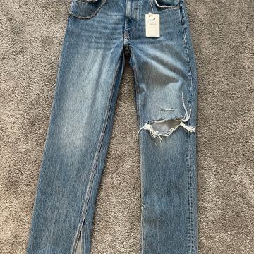 bershka traperice 38 novo