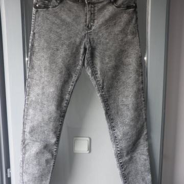 BERSHKA - ŽENSKE LAGANE HLAČE / TAJICE 38 - 40 M