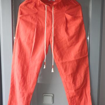 BERSHKA - ŽENSKE LAGANE PAMUČNE HLAČE 36 S