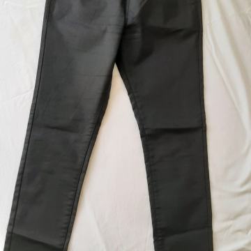 2+1 gratis! Besprijekorne "Amisu" moderne hlače, wet look, vel.38