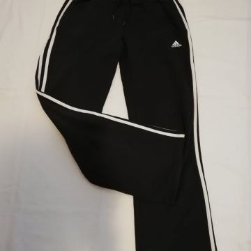 Adidas hlače vl. 36 /TOTALNA ČISTKA
