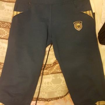 Burberry hlače ispod koljena