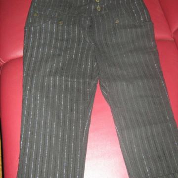 Capri rastezljive hlače na prugice, veličina 26
