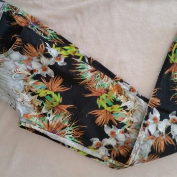 JUST CAVALLI!! PAMUČNE HLAČE..NOVE NENOŠENE..EFEKTNE