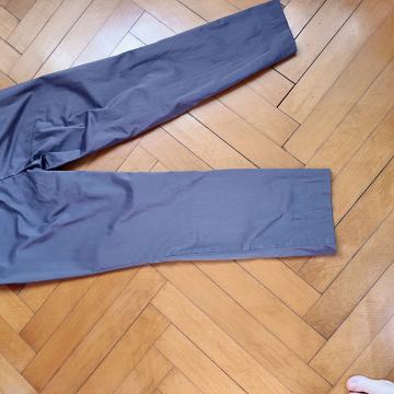 Comma hlače veličina 36