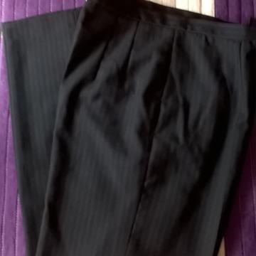 CRNE ELEGANTNE HLAČE - VEL.46 (42)