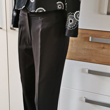 Crne elegantne ženske hlače sa mandžetama broj 38 - RED//GREEN