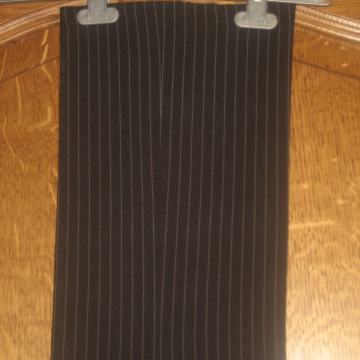 CRNE HLAČE NA PRUGE VEL.M