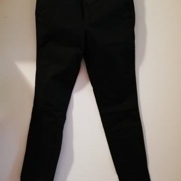 Crne hlače slim straightt cut vl.S /TOTALNA ČISTKA