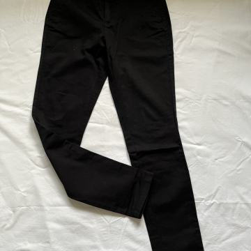 Crne hlače vl.S/ TOTALNA ČISTKA