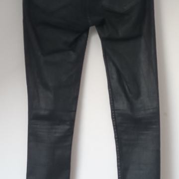 Crne kao kožne skinny hlače Mango 34