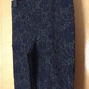 Crne kožne ZARA tajice s plavim aplikacijama, S / 36