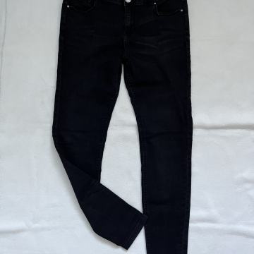 Crne rastezljive hlače vl. 40