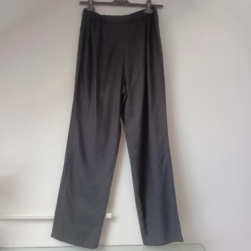 Crne tanke hlače široke nogavice 42