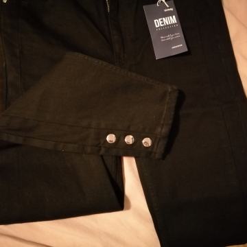 Novo - crne traperice