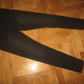 CRNE TRAPERICE VEL. 38/40  NOVO