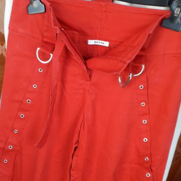 Crvene pamučne uske hlače sa zakovicama M/40