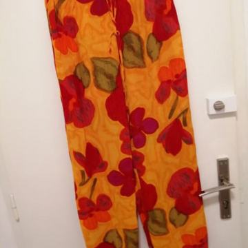 CVJETNE LAGANE HLAČE 36/38