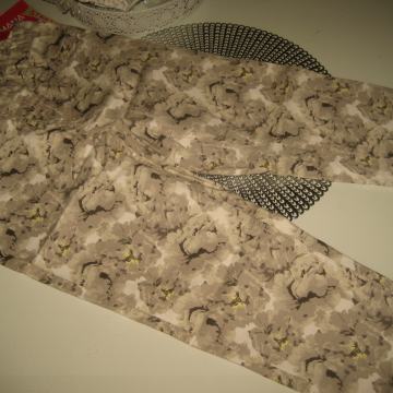 CVJETNE HLAČE NA GUMU VEL. 38/40 - NOVO S  Etiketom