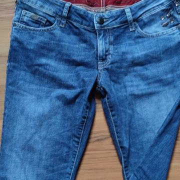 GUESS hlače br.38 - AkCIJA!