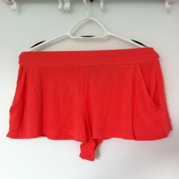 H&M odlične hlačice