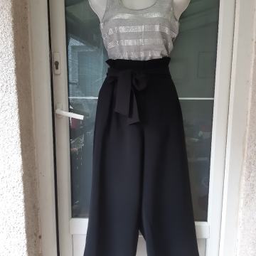 H & M SIROKE CRNE HLAČE 40