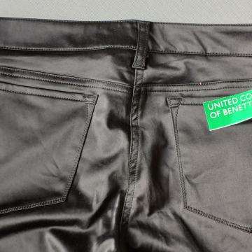 Hlače Benetton veličina 44 strech novo sa etiketom