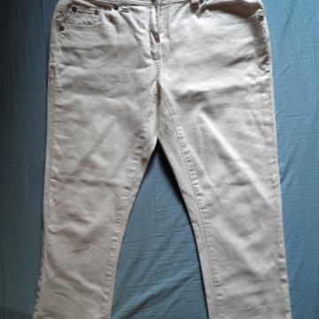 HLAČE BIJELE KAO NOVE