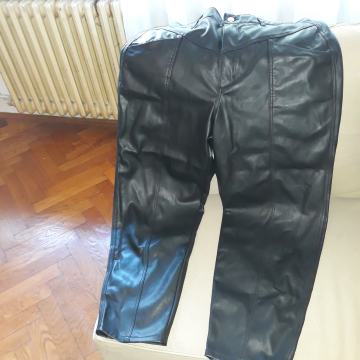 hlače br 42.nove