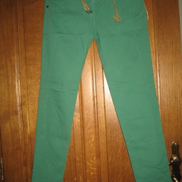 ZELENE HLAČE VEL.M  - NOVO