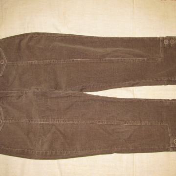 Hlače ženske CAMALEU, broj EU:40. krači model - 79 cm.Samt smeđi.