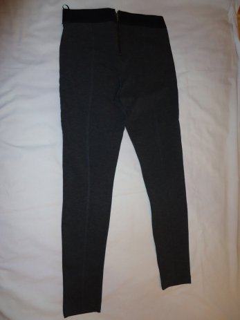 Hlače ženske taice sivo-crne boje, kao nove.