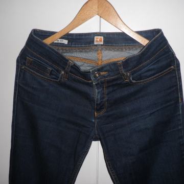 HUGO BOSS - ŽENSKE HLAČE TRAPERICE 36 S