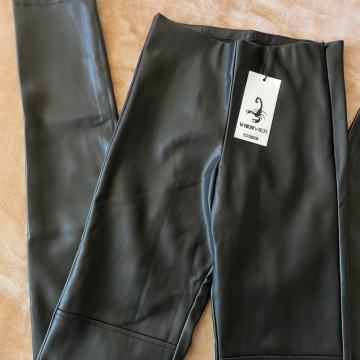 Nove kožne hlače XS