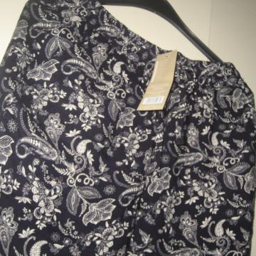 LAGANE ŠIROKE HLAČE NA GUMU VEL. M-L  NOVO