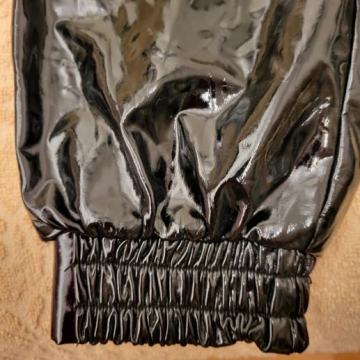 Lakirane hlače vel. S