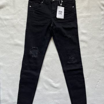 Bershka crne sa poderotinama hlače vl. 36  /TOTALNA ČISTKA