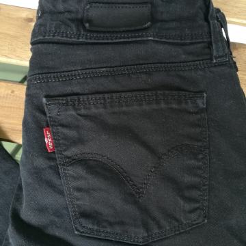 Levi's crne traperice