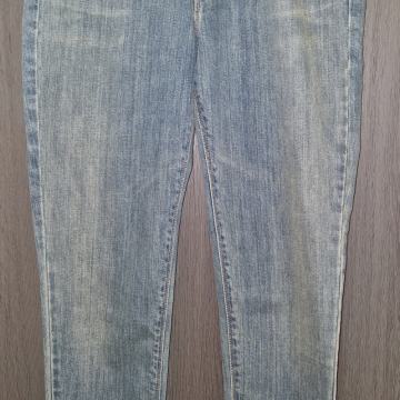 Nove Levi's® traperice s etiketom