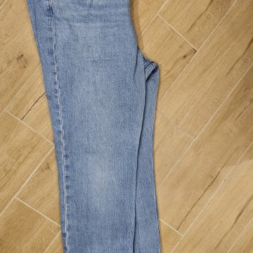 Levis farmerke veličina 31