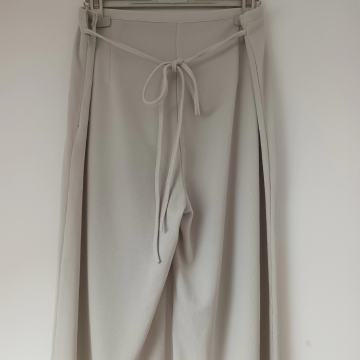 Lounge hlače široke nogavice 36