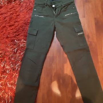 MANGO BASIC MASLINASTOZELENE SKINNY HLAČE S DŽEPOVIMA 34