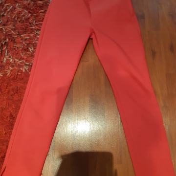 MANGO NOVE CRVENE ZENSKE HLACE 34